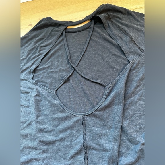 Long Sleeve Open Back - Picture 5 of 5